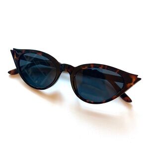 Anthropologie cat eye sunglasses trendy pointy black new fashion